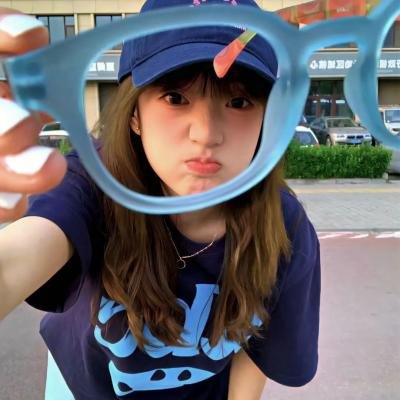 她在灯火阑珊处